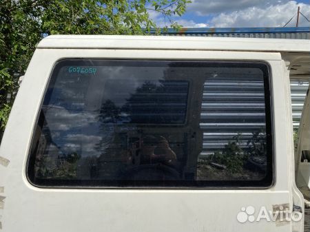 Стекло заднее боковое правое