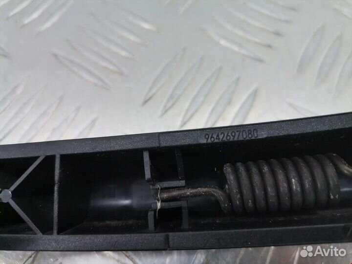 Щеткодержатель задний Citroen C5 2001