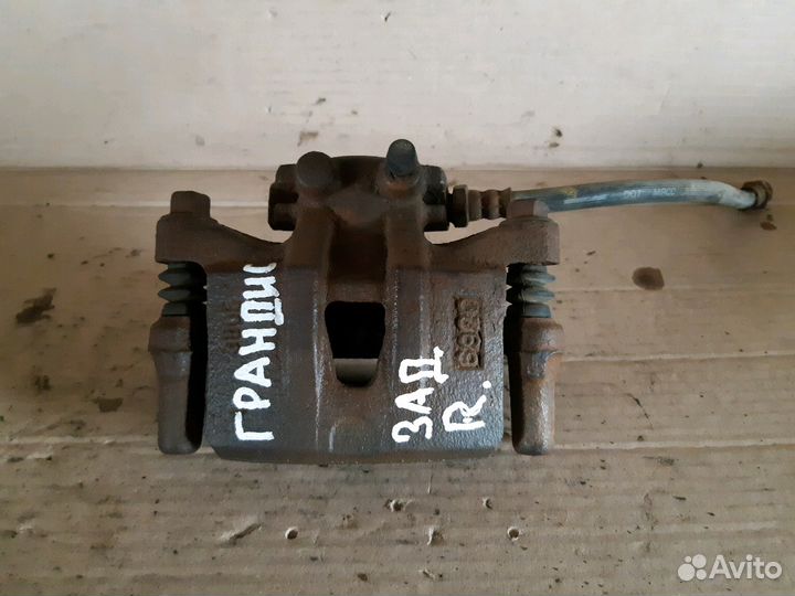 Суппорт задний правый Митсубиси Грандис 04-10