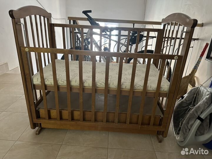 Детская кроватка
