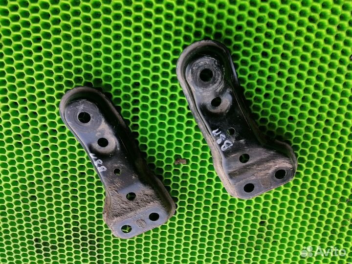 Кронштейн передней балки на VW Passat B8 2015-2019