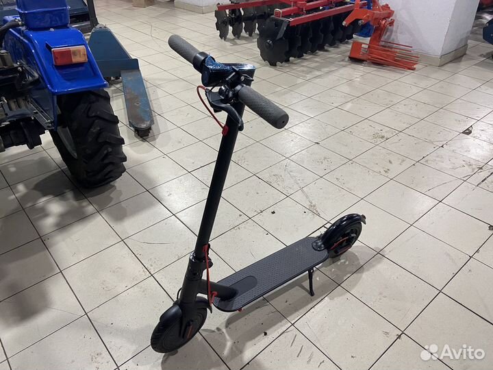 Электросамокат (черый) CS-527 M