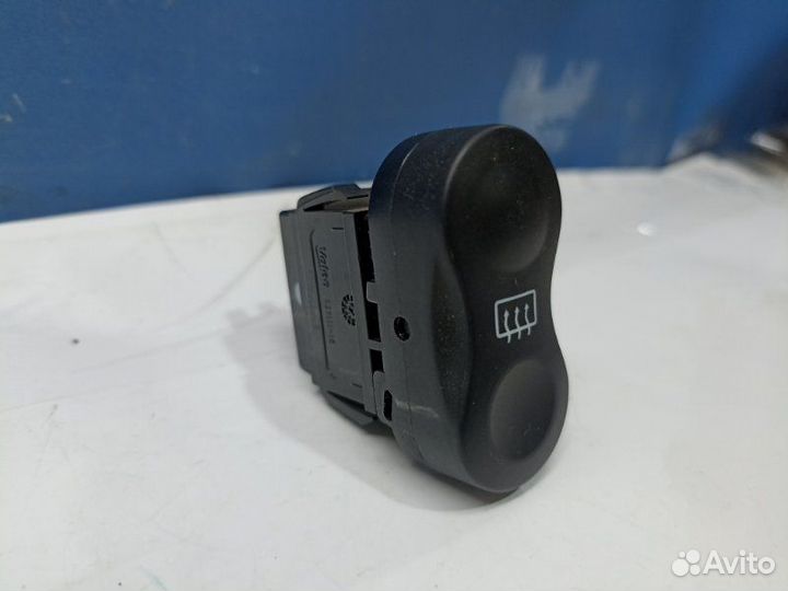 Кнопка обогрева заднего стекла Nissan Almera G15