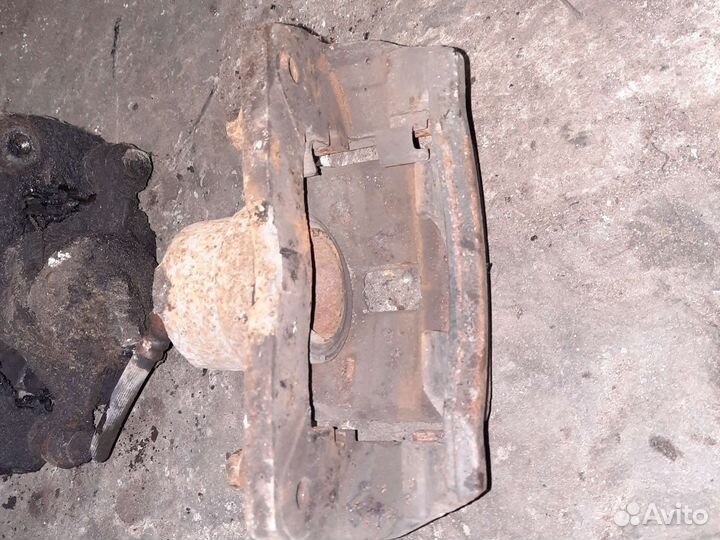 Передний тормозной суппорт kia sephia 2