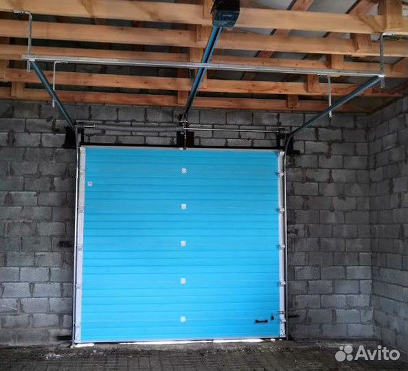 Установка секционных ворот