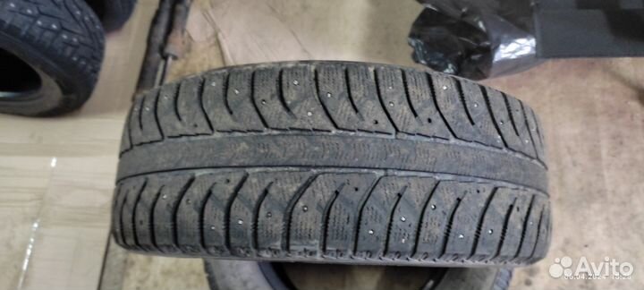 Bridgestone WT17 215/60 R16