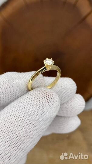 Золотое кольцо помолвочное 0,5 карат