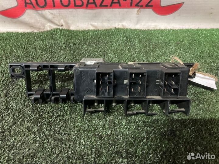 Блок предохранителей салонный Audi A6 4B2 AGA 1998