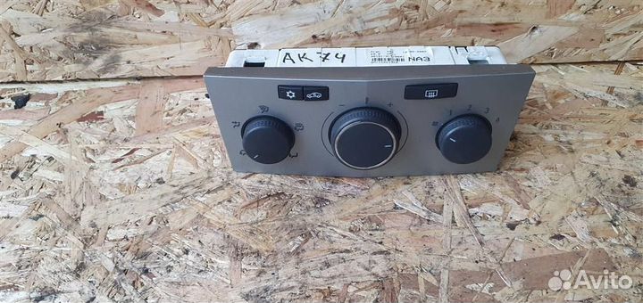 Блок управления кондиционером Opel Astra H 2004-2