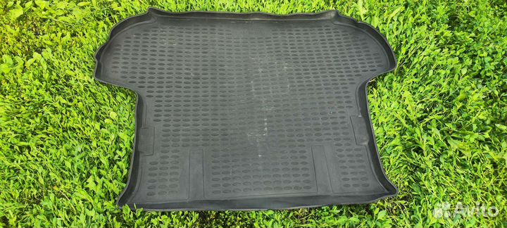 Резиновый коврик в багажник volkswagen polo