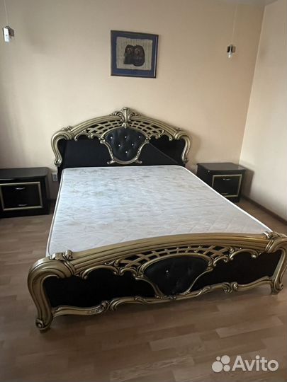 Кровать двухспальная с матрасом