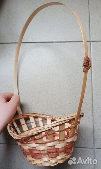 Плетенная корзина (маленькая с длинной ручкой)