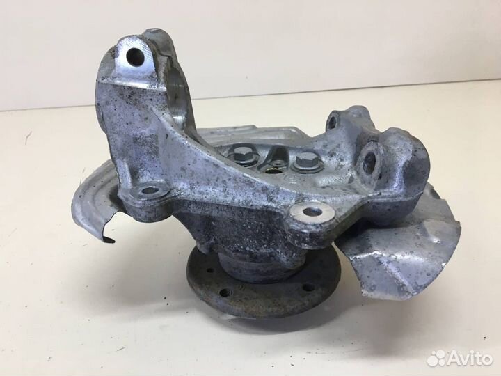 Кулак поворотный передний левый BMW 1-series E87/E