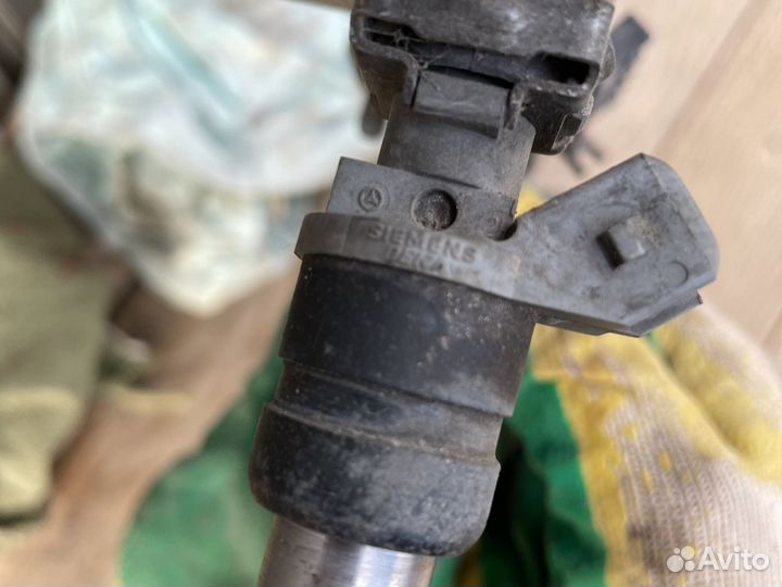 Топливная рампа с форсунками на w124 w202