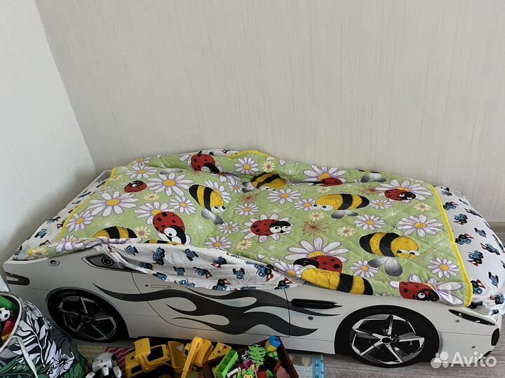 Детская кроватка машина