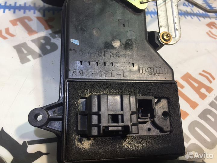 Мазда 6 Замок передней двери Лев