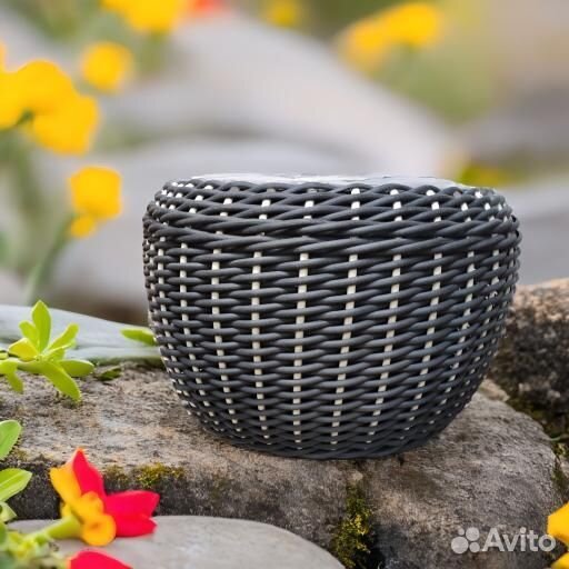 Кашпо из искусственного ротанга