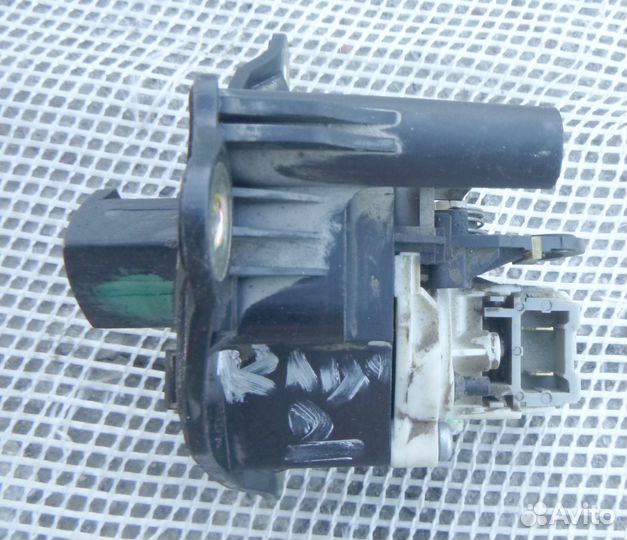 Рено Клио 2 рестайлинг кнопка крышки багажника