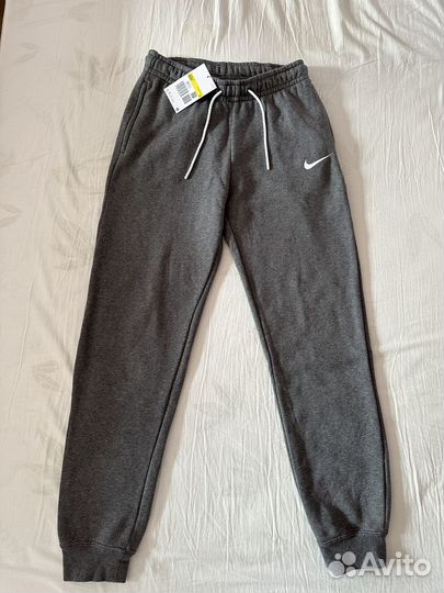 Новые брюки Nike женские