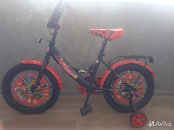 Детский четырёх колёсный велосипед
