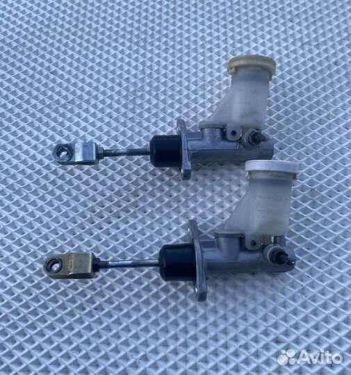 Главный цилиндр сцепления на mitsubishi carisma