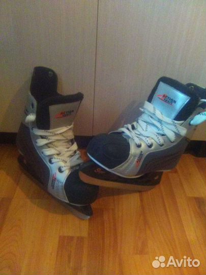 Коньки хоккейные