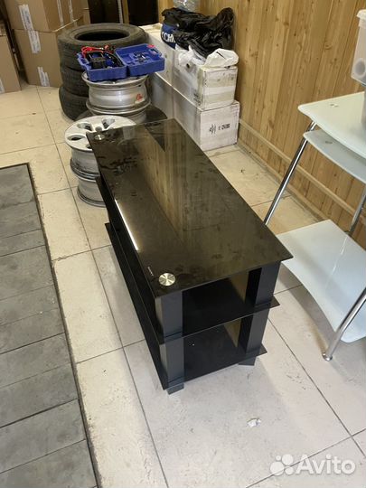 Стеклянная тумба под тв