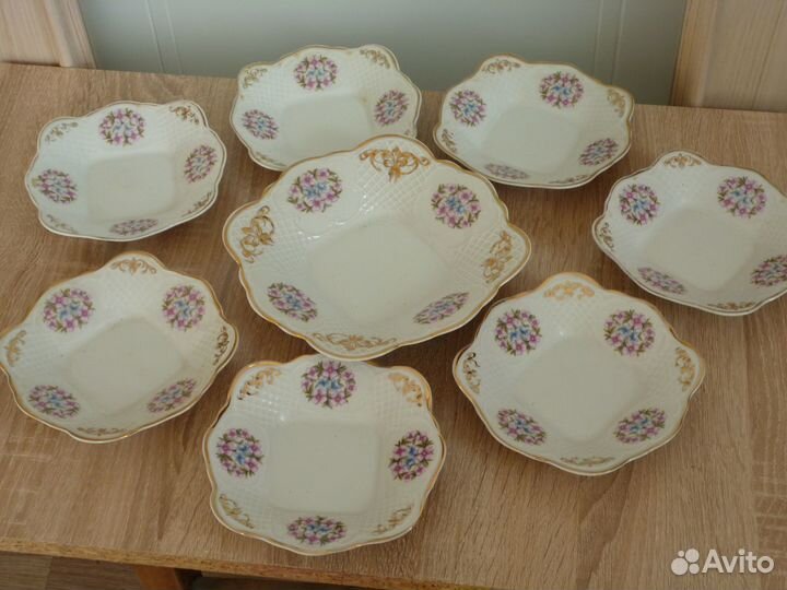 Фаянсовый сервиз для дисерта