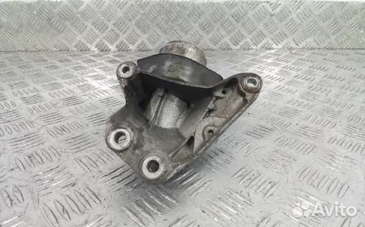 Кронштейн кпп опорный audi A6 C6 (9BR18DO02)