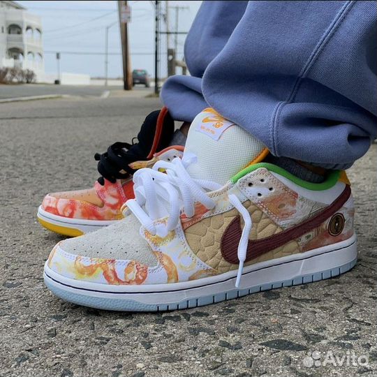 Nike SB Dunk Low Street Hawker