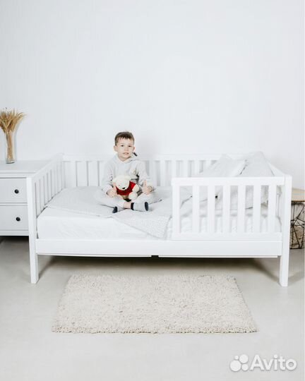 Детская кровать из массива