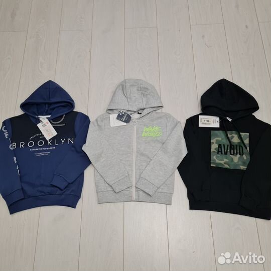 Пакетом новые вещи 128р. Третий