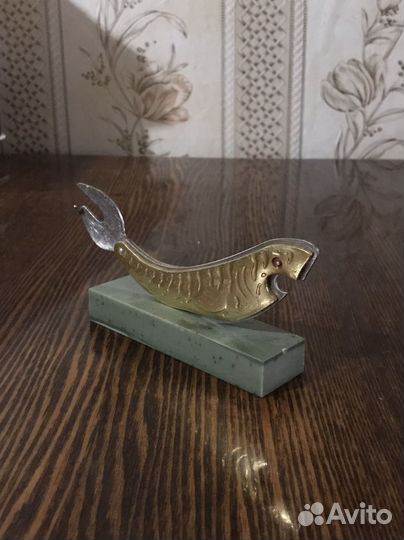 Открывашка рыба на подставке из камня СССР