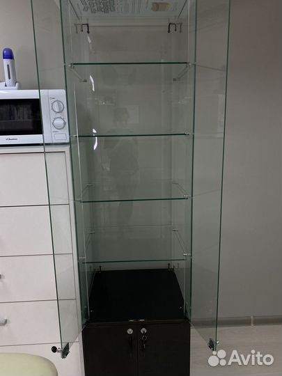 Продам стеклянную витрину
