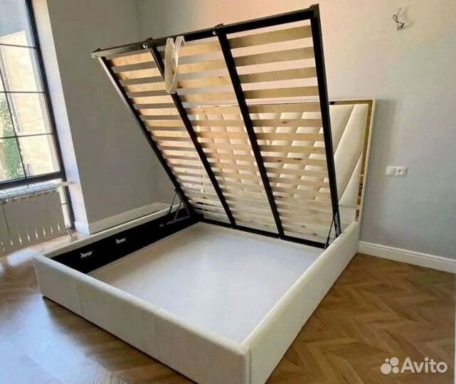 Кровать двуспальная с мягким изголовьем