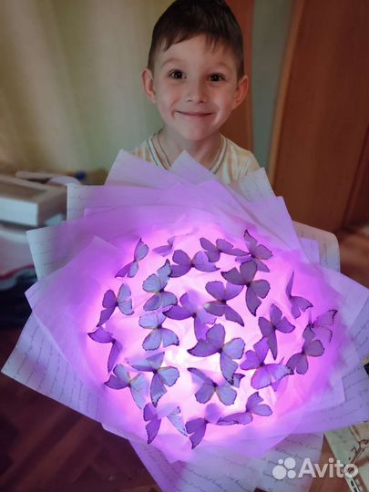 Светящийся букет из бабочек