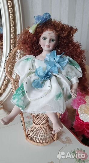 Кукла фарфоровая