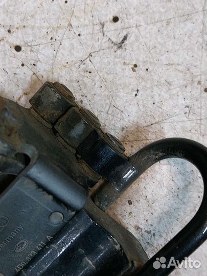 Петля двери задняя левая нижняя audi a8 d2 ауди а8