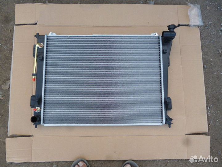 Радиатор охлаждения двигателя Kia Optima Ii