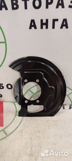 Пыльник тормозного диска передний левый Nissan