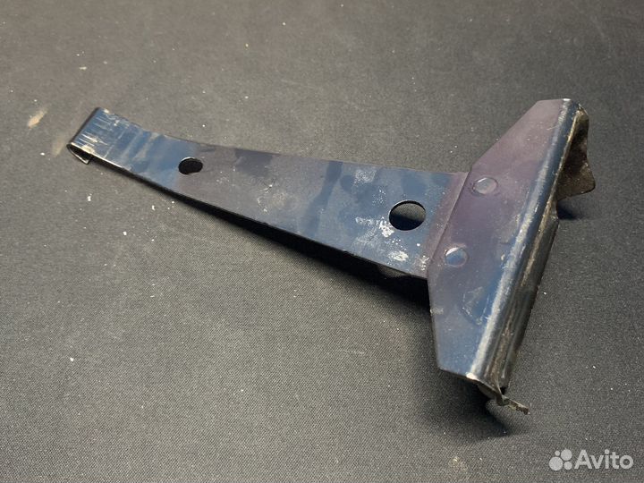 Кронштейн акб e83