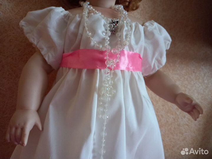 Кукла фарфоровая коллекционная
