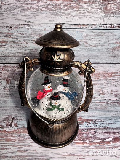 Стеклянный шар со снегом