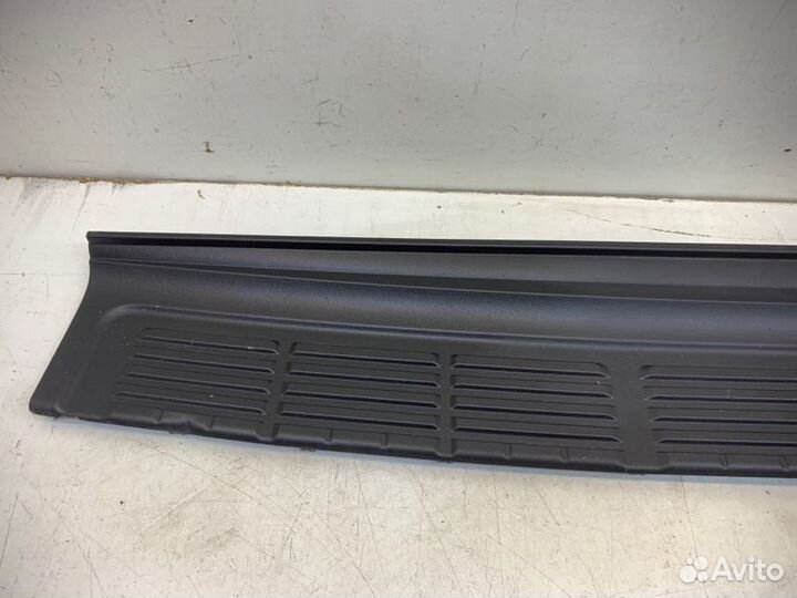 Накладка бампера задняя Toyota Land Cruiser 200