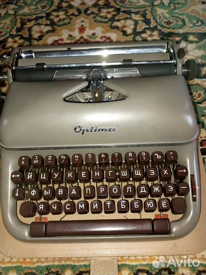 Печатная пишущая машинка