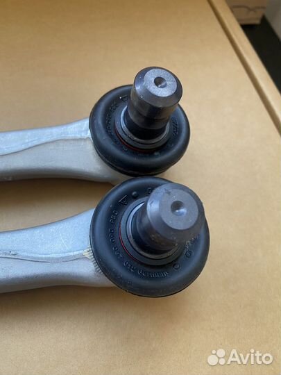 Рычаг подвески передний 4M0407505B, 4M0407506B