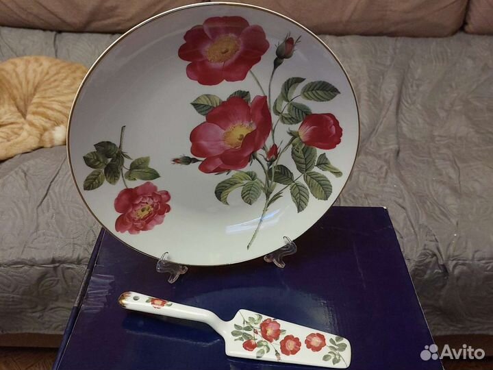 Тортовница с лопаткой фарфор