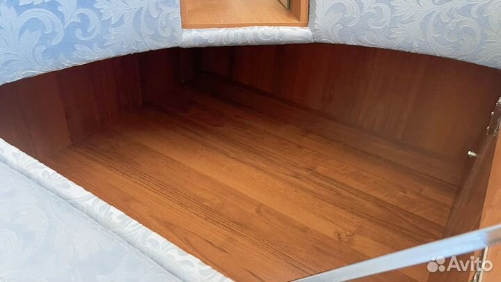 Большой угловой диван