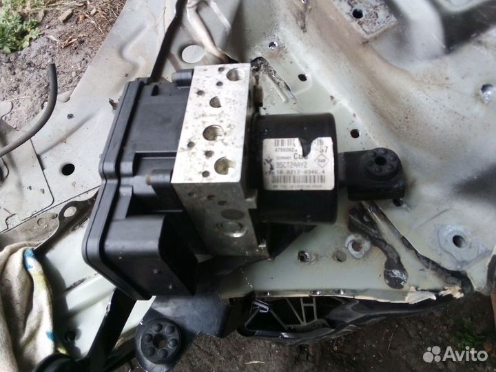 Блок абс Рено меган 3, Флюенс