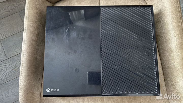 Xbox one + 4 игры